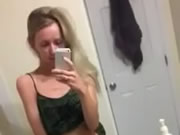 金髮鬼妹廁所自拍