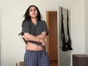 眼鏡印度少女身材姣好脫衣裸身抬腿自慰